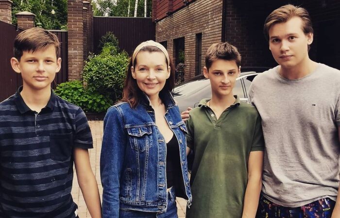 Наталья Антонова с сыновьями