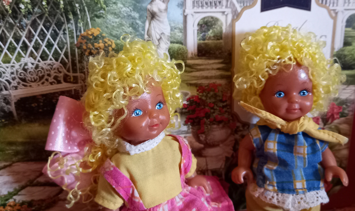 Машенька с братом.