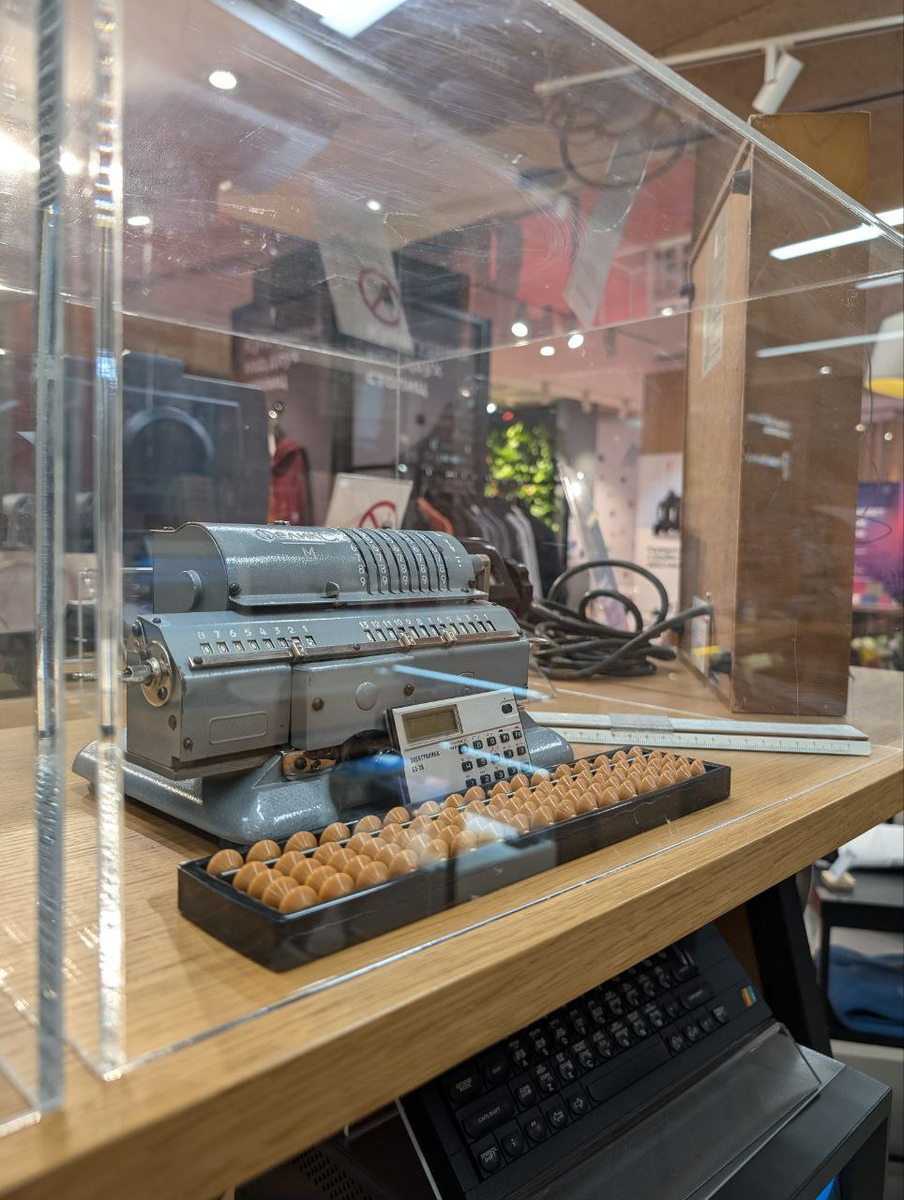 Арифмометр "Феликс-М", один из самых распространённых арифмометров в СССР © Копылов Иван, 2024