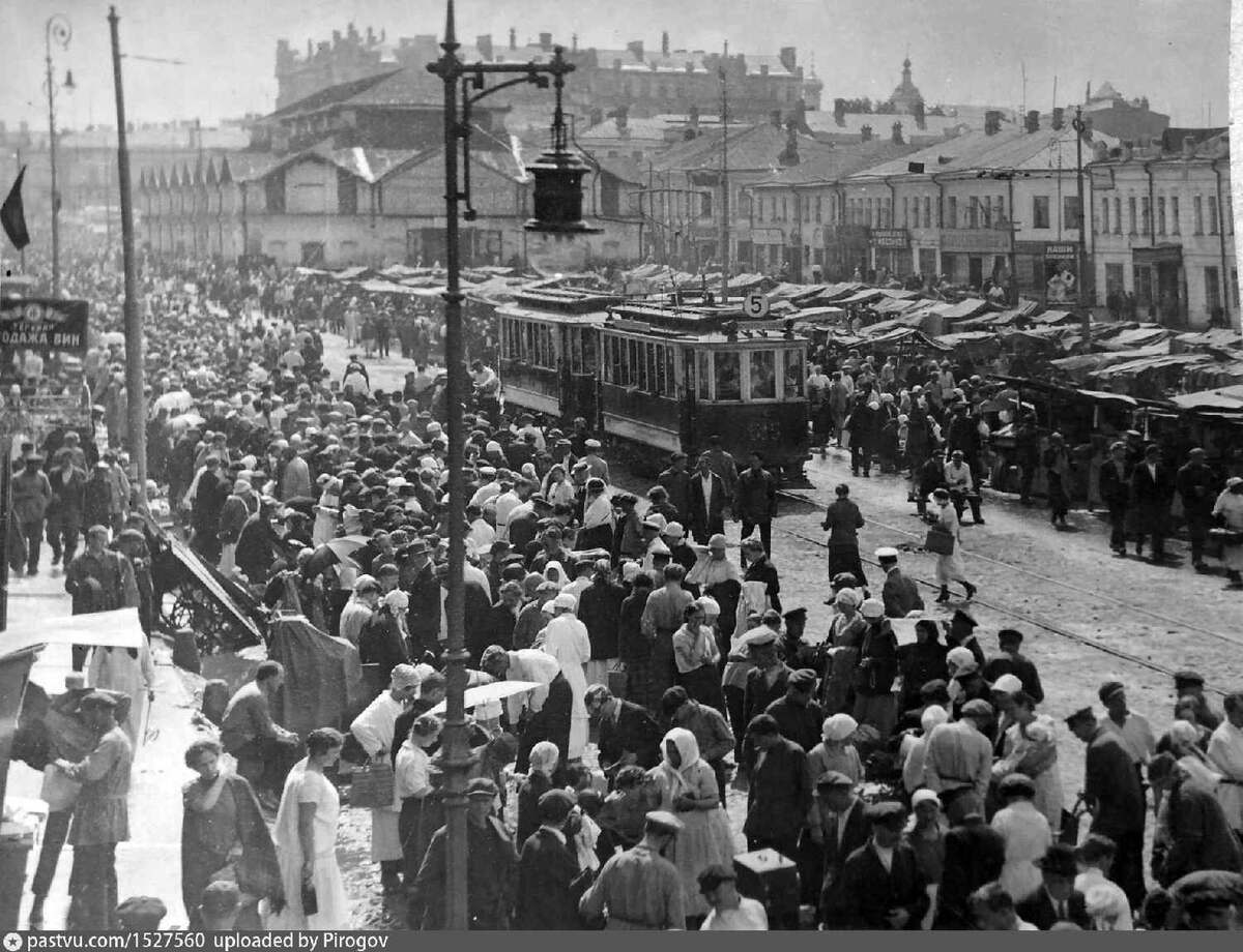 Рынок на Смоленской площади. 1925 год. Фото с сайта pastvu.com