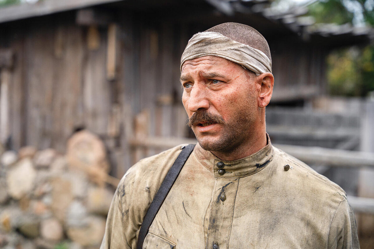    Александр Устюгов в роли опытного разведчика Степанова предоставлены телеканалом «Россия»