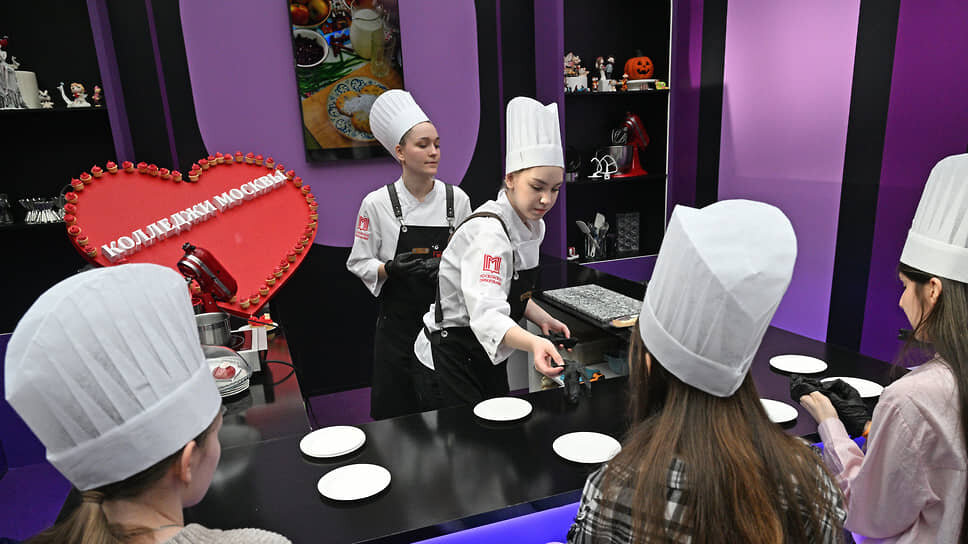 Форум колледжей в гостином дворе