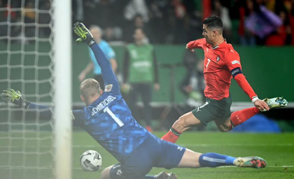 Криштиану Роналду продолжает забивать за сборную и в 40 лет. Фото: УЕФА