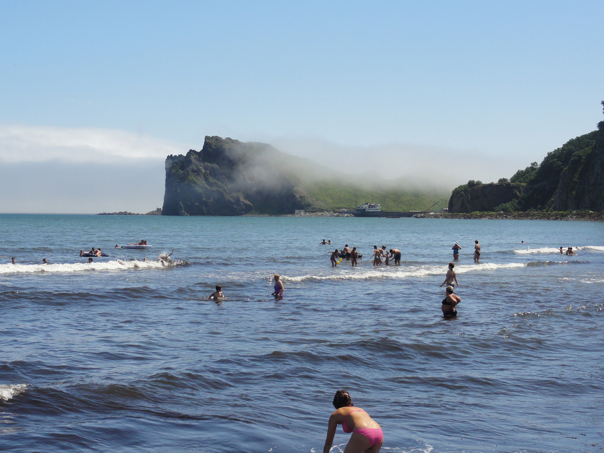 Пляж возле Смычки.