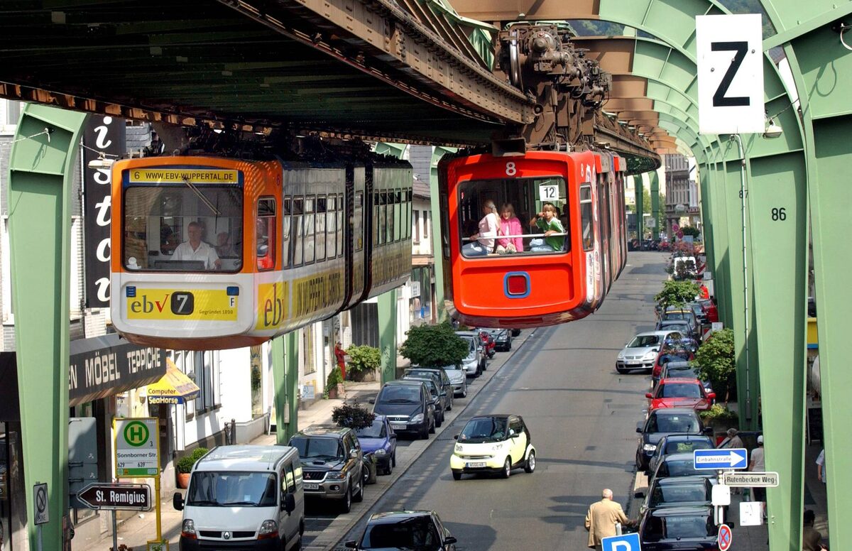 Подвестные трамваи в Вуппертале.