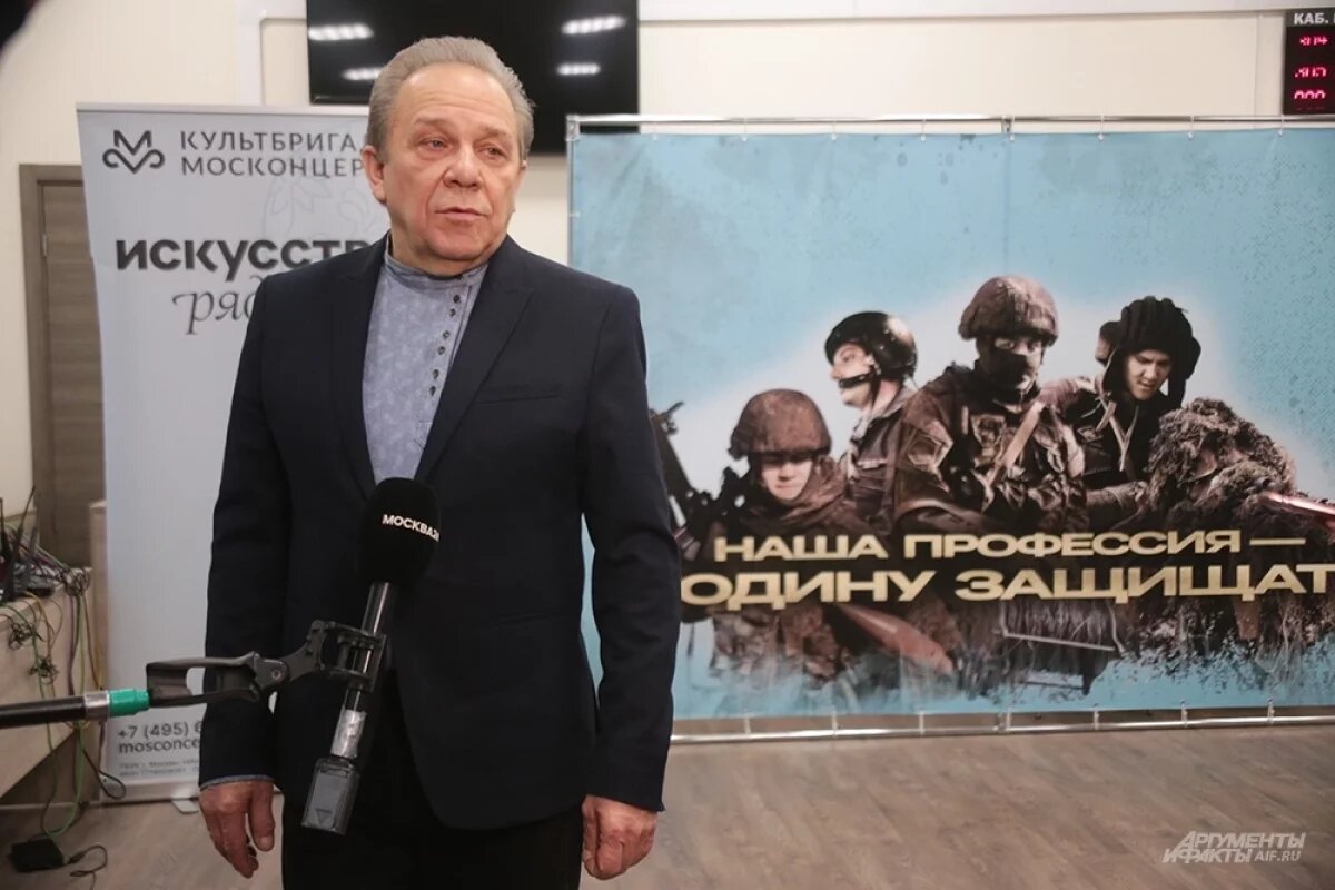    Певец Девятов заявил, что желающие вернуться в РФ артисты должны покаяться