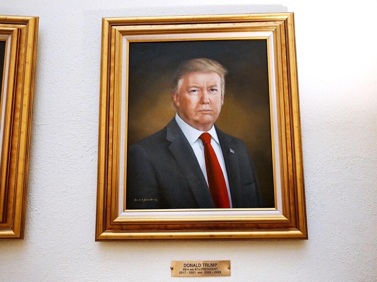    Портрет президента США Дональда Трампа в здании законодательного органа штата Колорадо в Денвере© Getty Images / Helen H. Richardson/MediaNews Group/The Denver Post via Getty Images