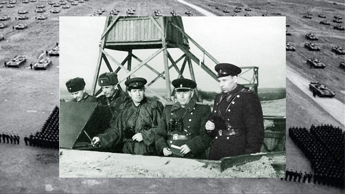 ген.-майор Н.В.Огарков (справа) Полигон Хейдехоф. ГСВГ. 1961 г.