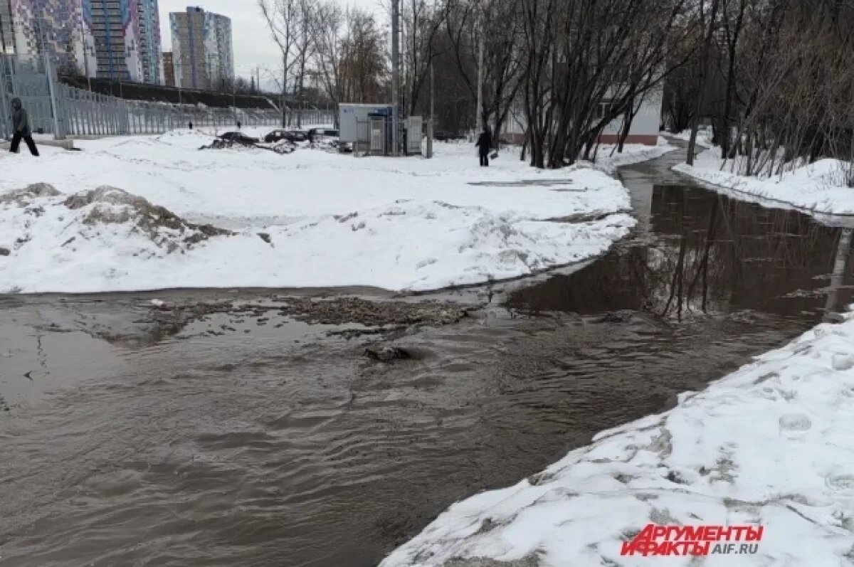    Жители Перми сообщают о мощных потоках воды, затопивших несколько улиц