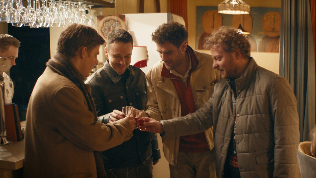 Алкоголь - он нивелирует тяжелые будни, говорят...