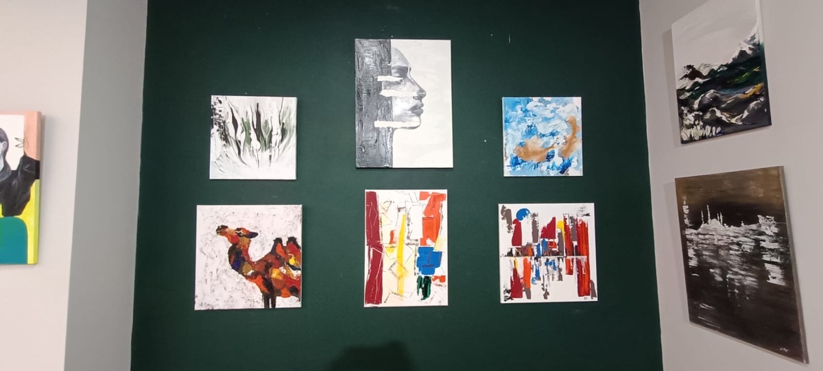 Мои картины в выставочном зале