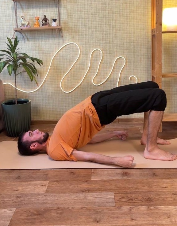 Упражнение 1 - прогиб лёжа на спине с осевой нагрузкой на позвоночник до 25%