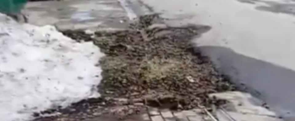    Обвал дороги в Барнауле. Источник: Кадр из видео