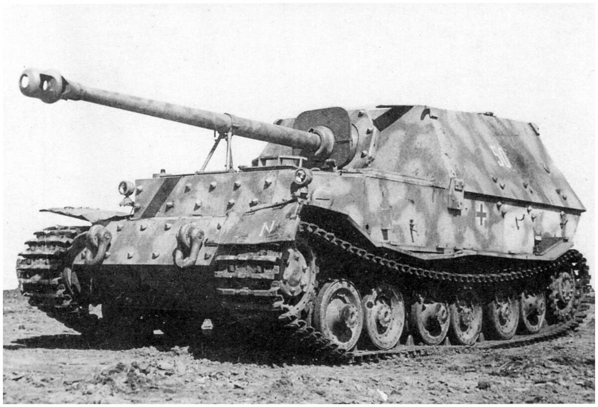 CAУ Фердинанд 5-й роты 654-го дивизиона истребителей танков, захваченная на Курской дуге. НИБТ Полигон, 1943 год