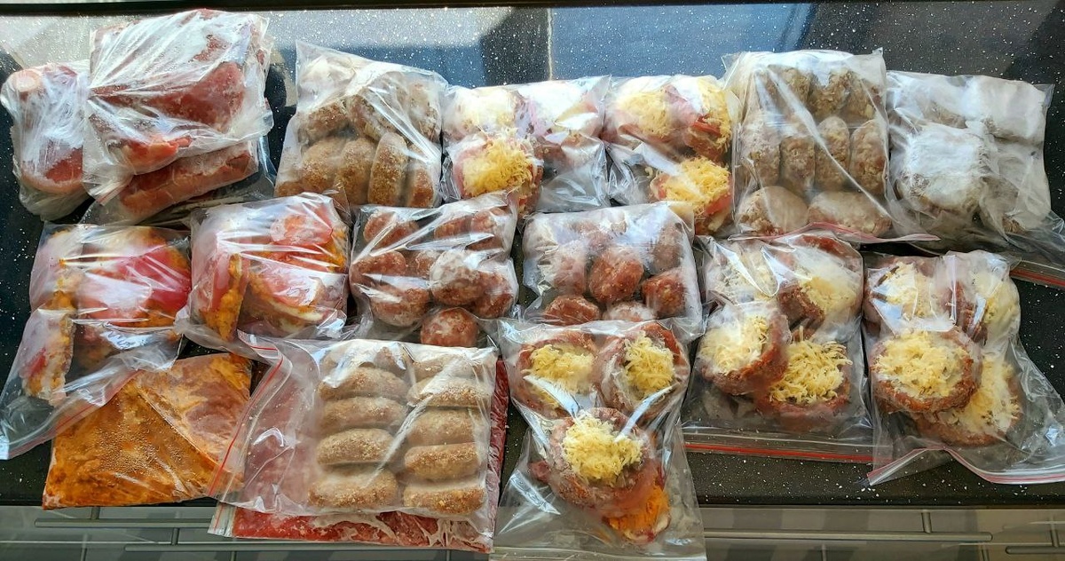 Видите в левом нижнем углу она скромная такая)