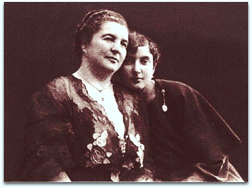 Ольга Михайловна Соловьёва с дочерью Ксенией. Ялта, 1917 г.