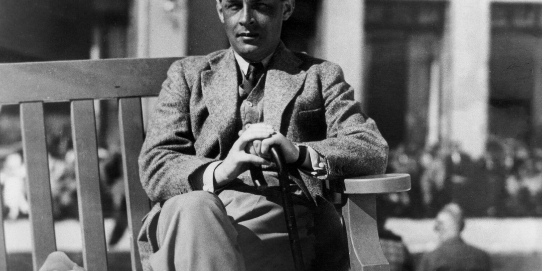 Почему Ремарк заставляет нас влюбляться в потерянное поколение и находить красоту среди пепла войны