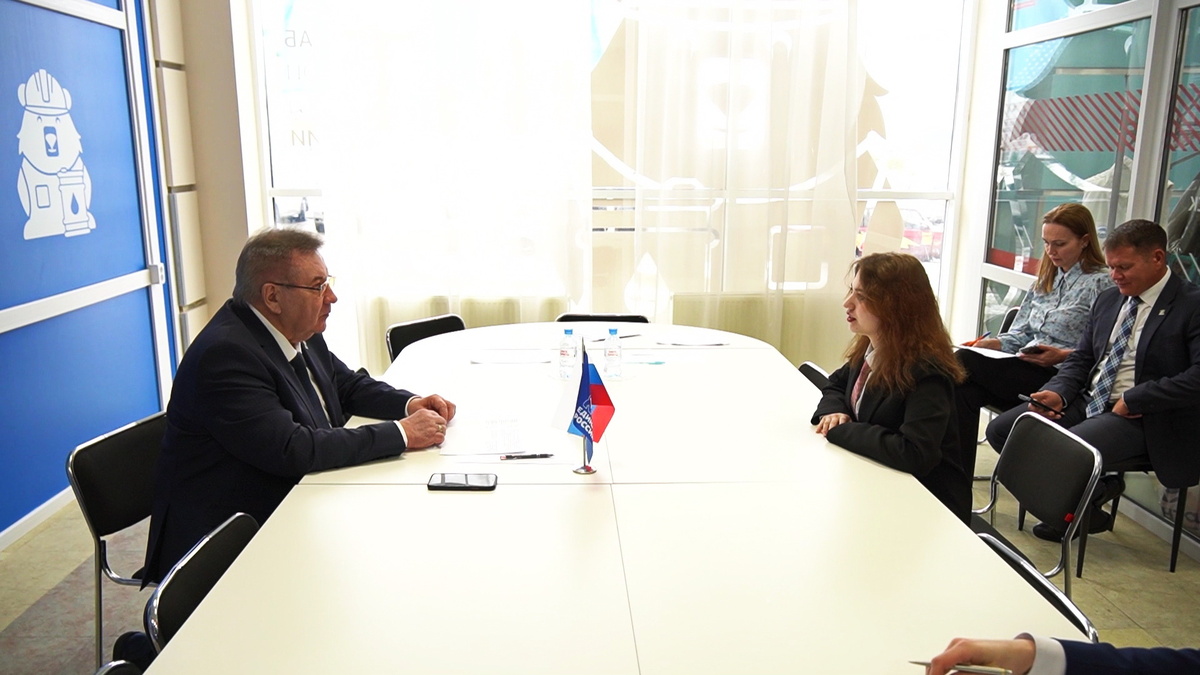    Бабушке - машинку, микрорайону - банкомат. «Единая Россия» решает вопросы хантымансийцев