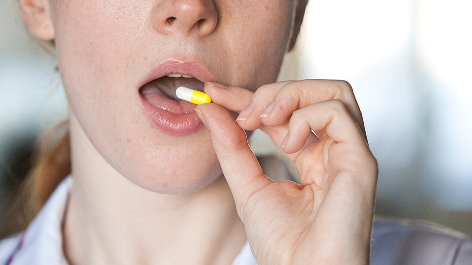 Мифы и правда о лекарствах для снижения холестерина: насколько часто бывает побочка и как таблетки влияют на риск рака