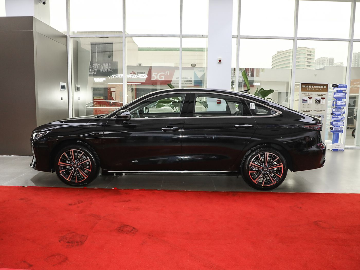 Колесная база составляет 2790 мм