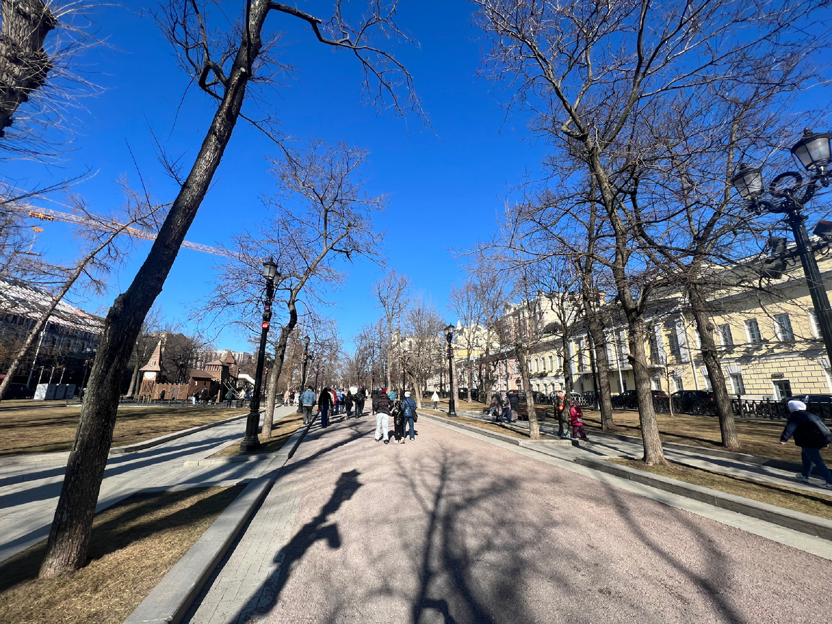 Март. Тверской бульвар.