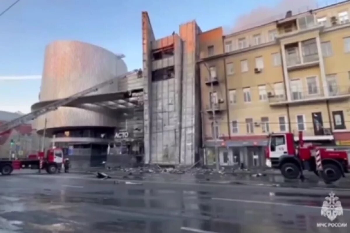    В центре Ростова перекрыли движение из-за пожара в ТЦ