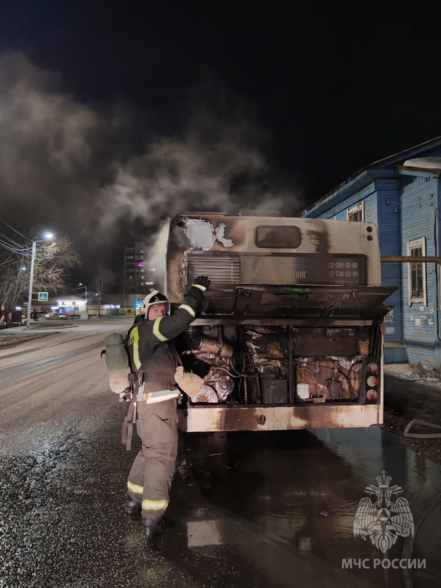    В Кирове загорелся пассажирский автобус