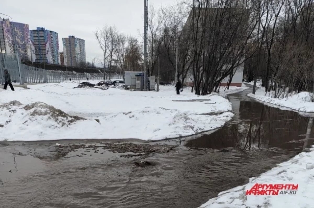    Для ремонта после аварии и потопа в Перми отключили участок водовода