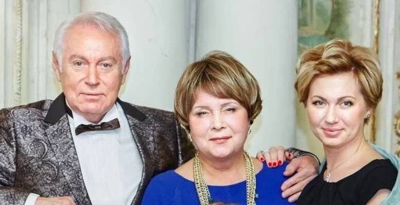    Евгений Кочергин с женой Ниной и дочерью ИринойСоцсети