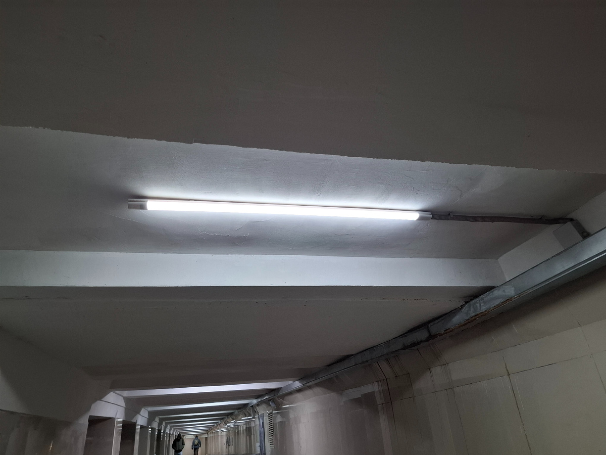 Светильник обычный,  нормальный,  правильный. 