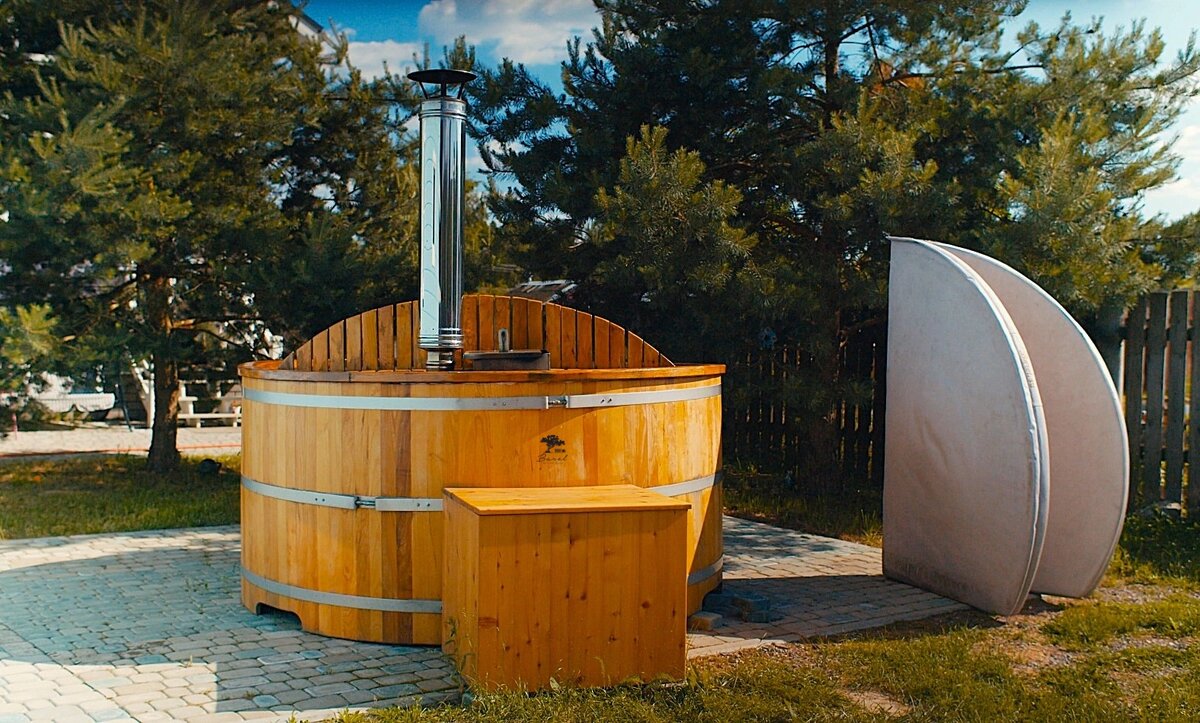 Купель на улице с подогревом на дровах