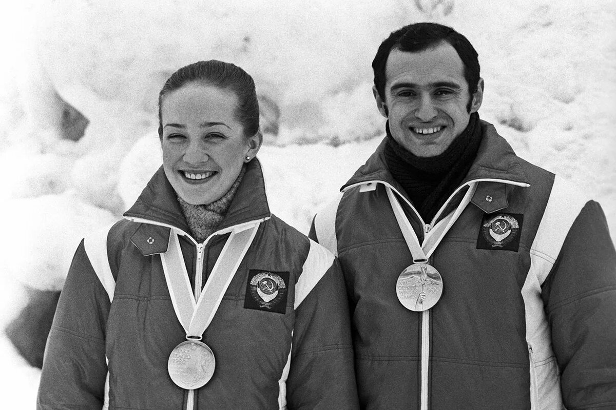 К большому сожалению, за всеми этими блистательными победами скрывается история, которая куда драматичнее, чем любой «душещипательный» ледовый номер. 