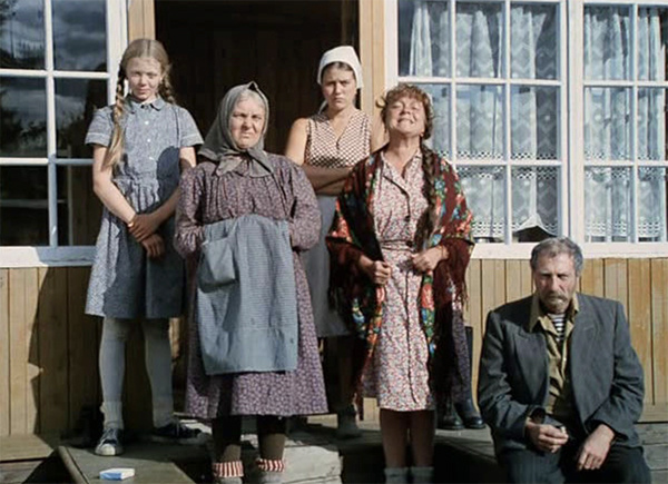 -Это откуда к нам такого красивого дяденьку замело?