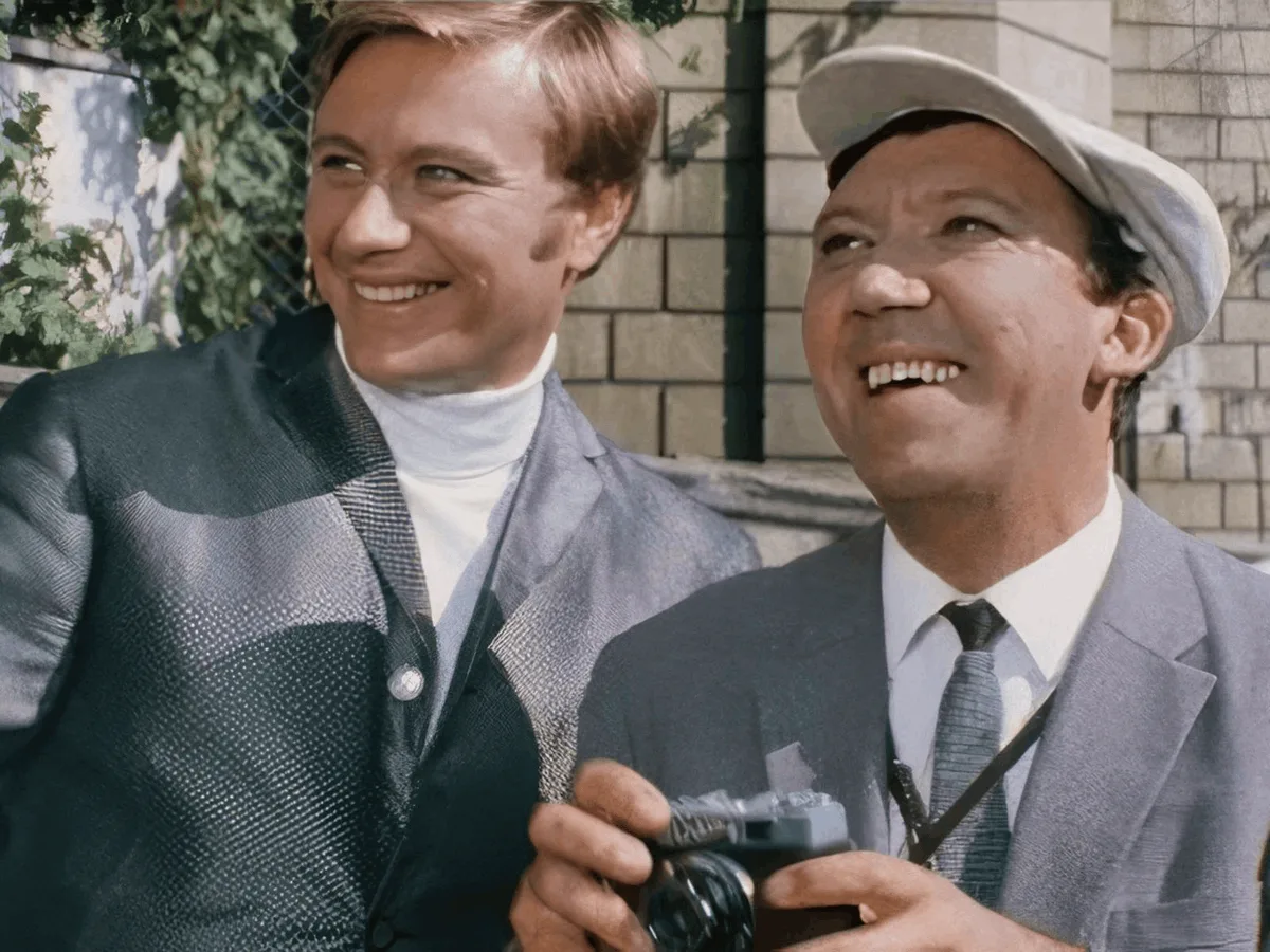 кадр из кинофильма " Бриллиантовая рука " (1964г.)