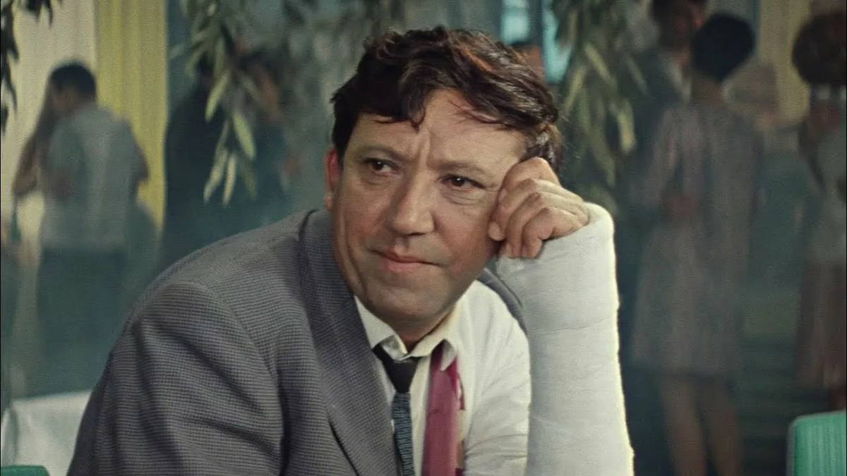 кадр из кинофильма "Бриллиантовая рука" (1964г.)