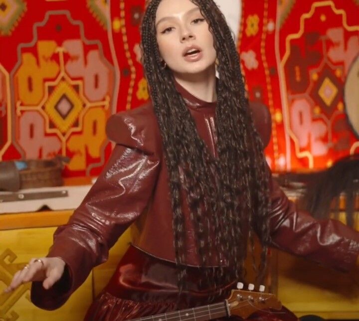    Скриншот клипа с официального сайта группы ВК