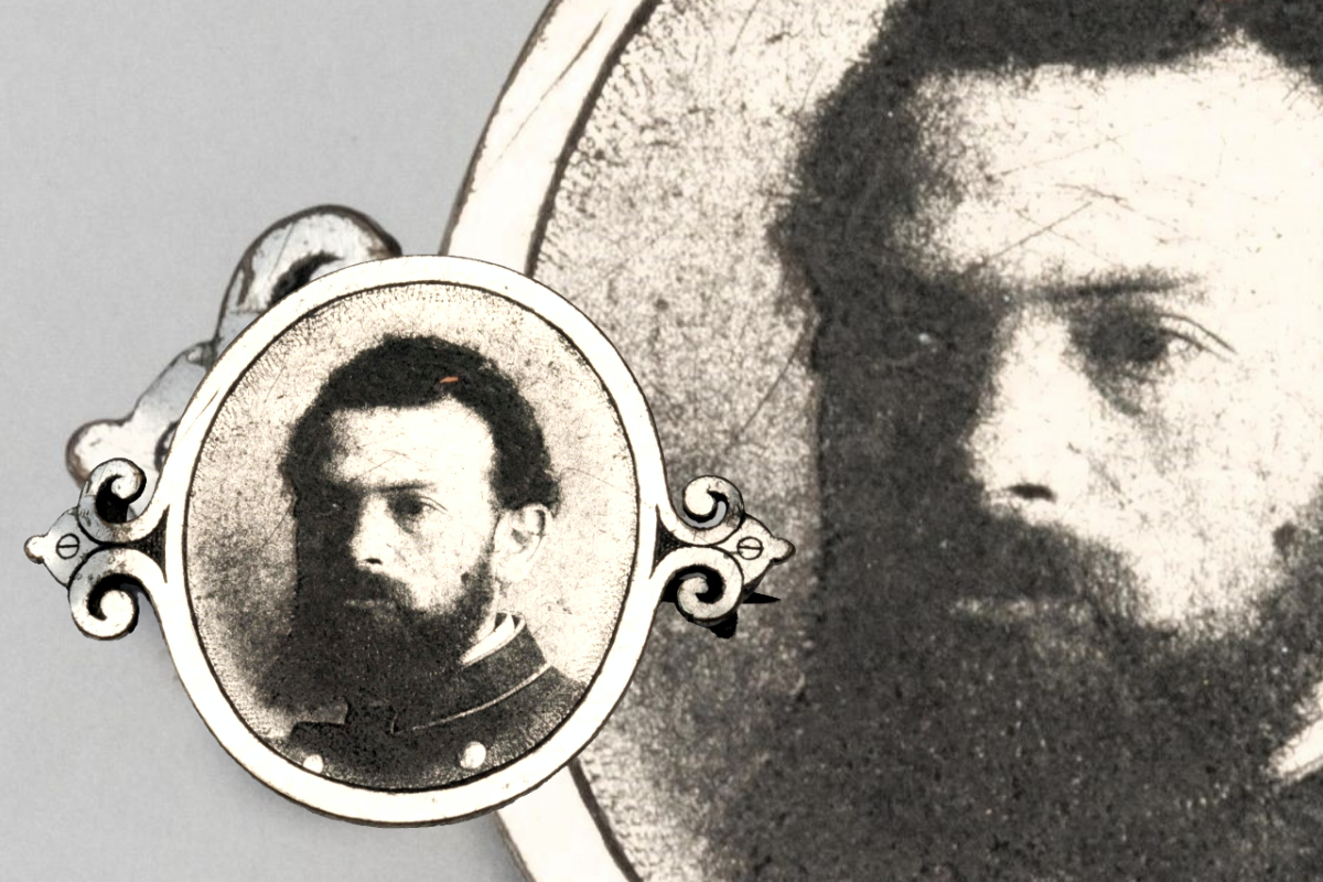 Брошь с портретом фотографа, Россия, 1884 г., металл, кожа, бархат, гальванотехника, 3×3,5 см, Ф.Л. Николаевский © Экспонат Эрмитажа