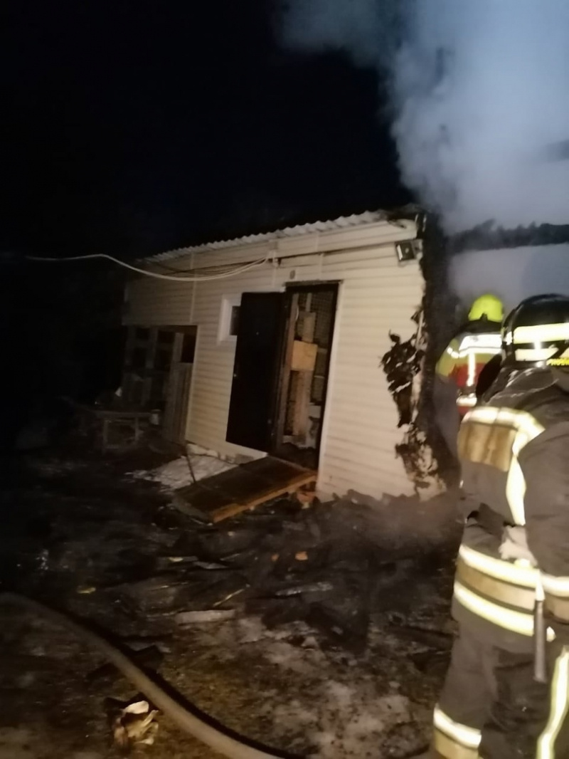    Хозпостройка сгорела под ПетрозаводскомОПС по Прионежскому району