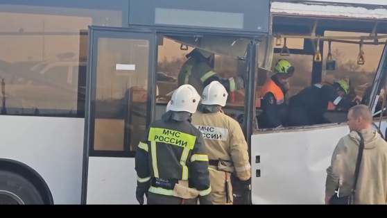    Пять человек погибли и 18 пострадали в ДТП с автобусом и грузовиком в Крыму ©ГУ МЧС России по РК