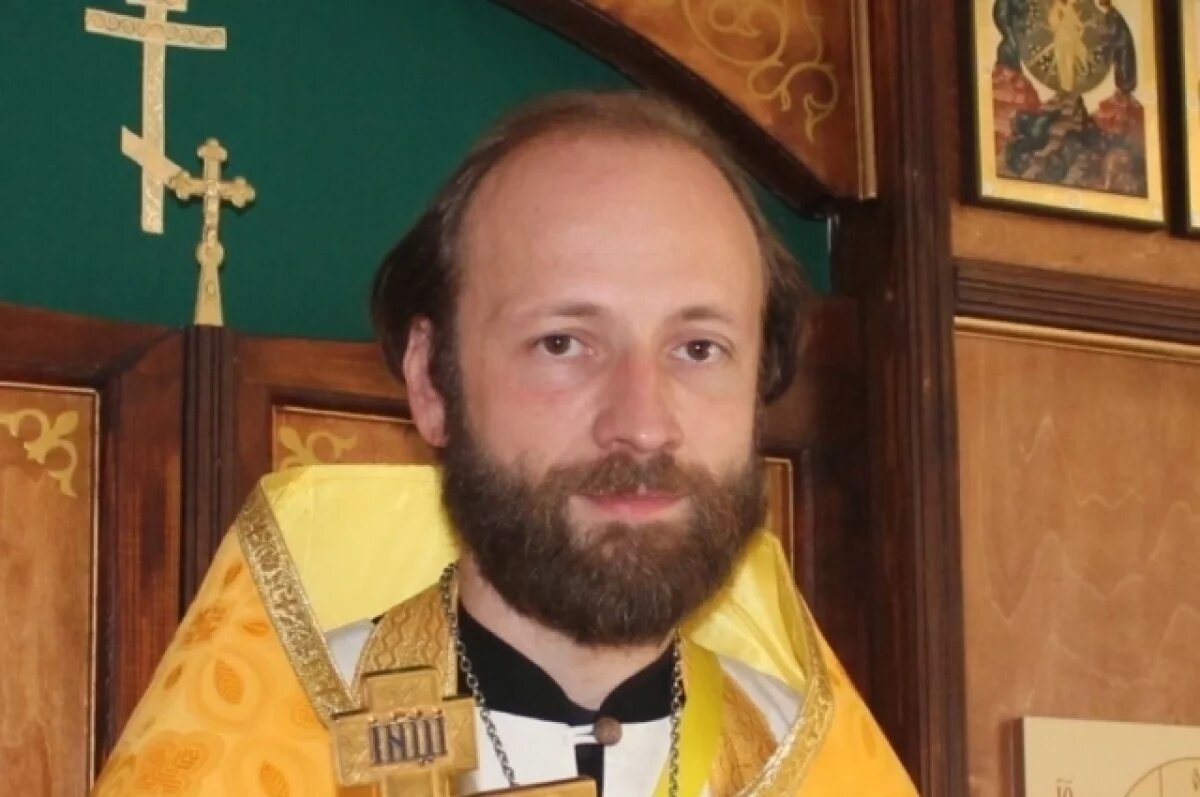    Петербургского клирика арестовали за фото с экстремистской символикой