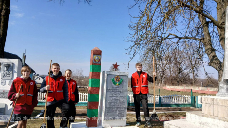     Ежегодно в Тимковичской СШ проходит акция "Обелиск"