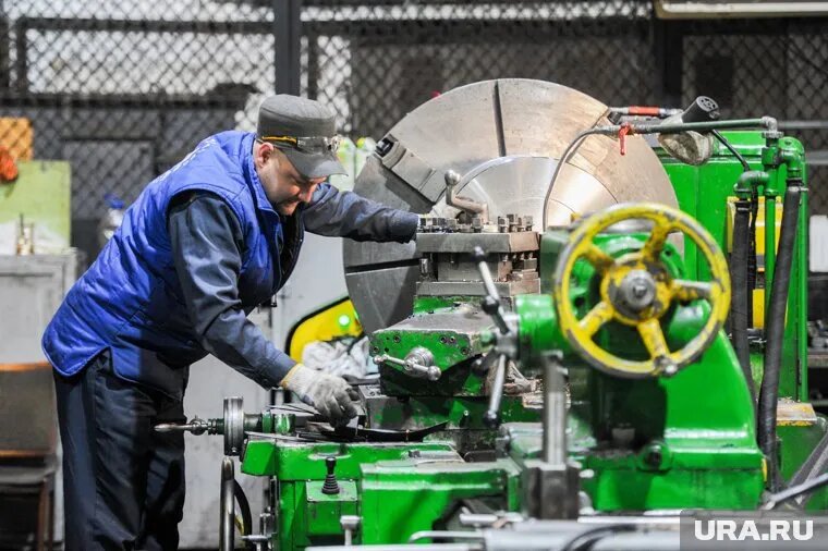 Одна из самых востребованных специальностей в ХМАО - токарь. Фото: Вадим Ахметов © URA.RU