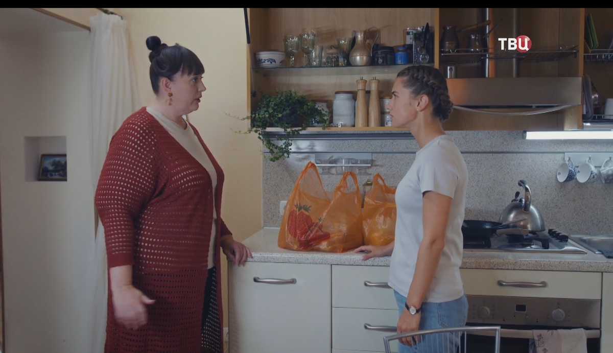 Фрагмент сериала "Настенька". Похожа, блин, на Василису-то... Источник: tvc.ru