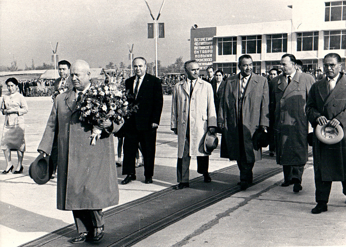 Октябрь 1962  года встреча Н.С. Хрущёва в Душанбе.                                                                                        