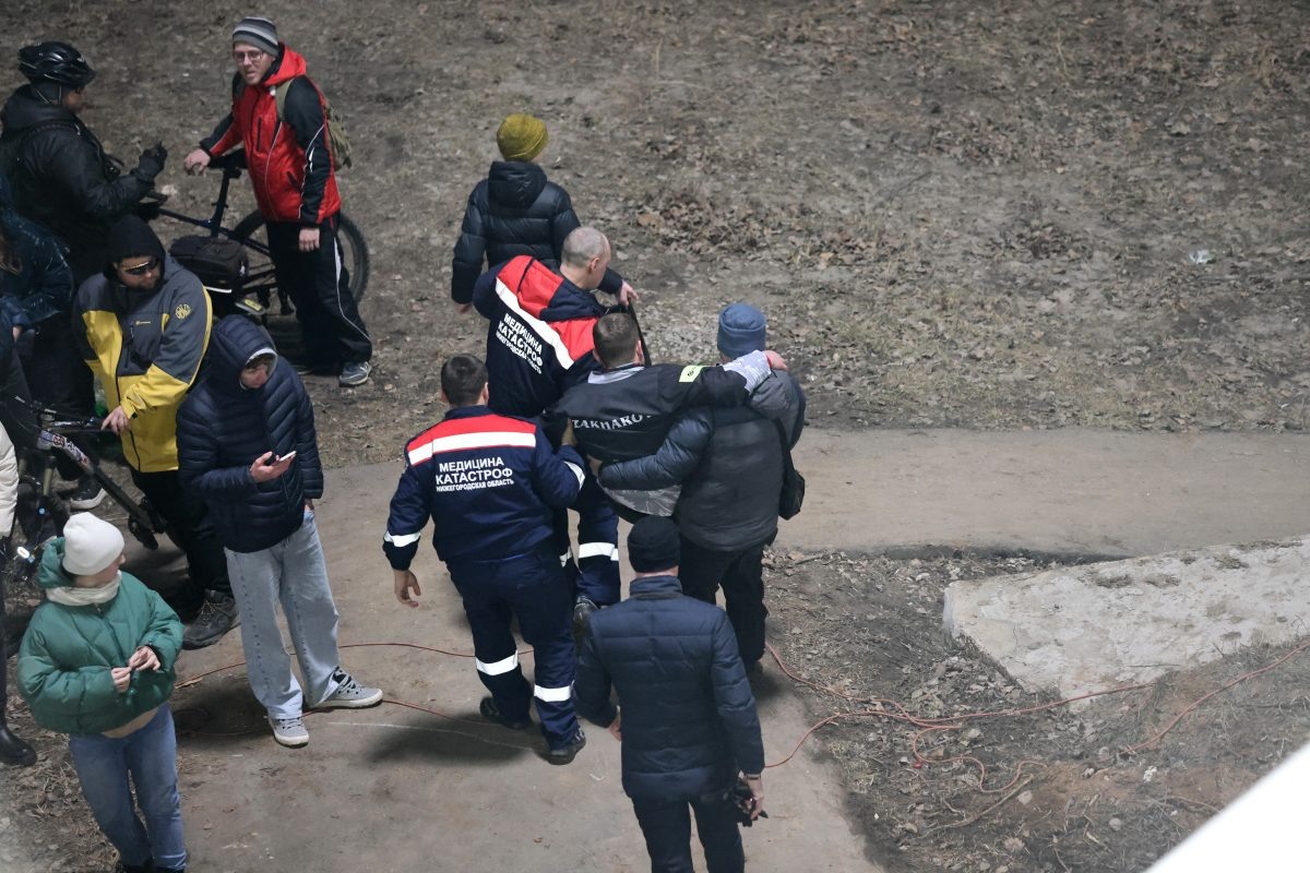    Дежурившие на месте медики быстро оказали медпомощь пострадавшим