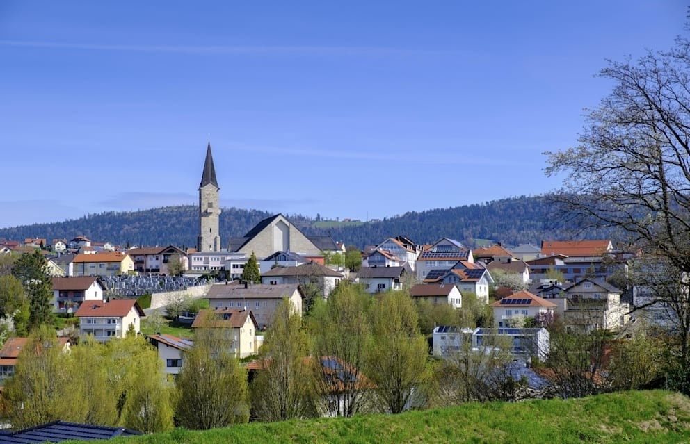 Баварская идиллия! В центре находится церковь Хауценберга. Источник: bild.de