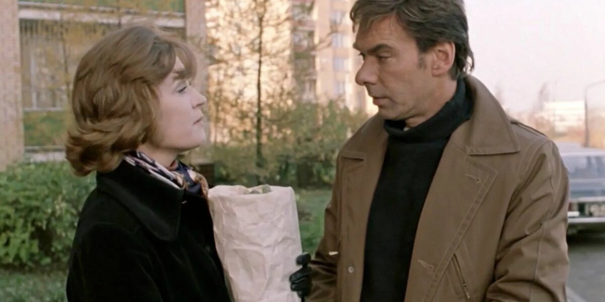 Встреча двух людей, уставших от одиночества, но ещё не готовых признать свою потребность в любви.