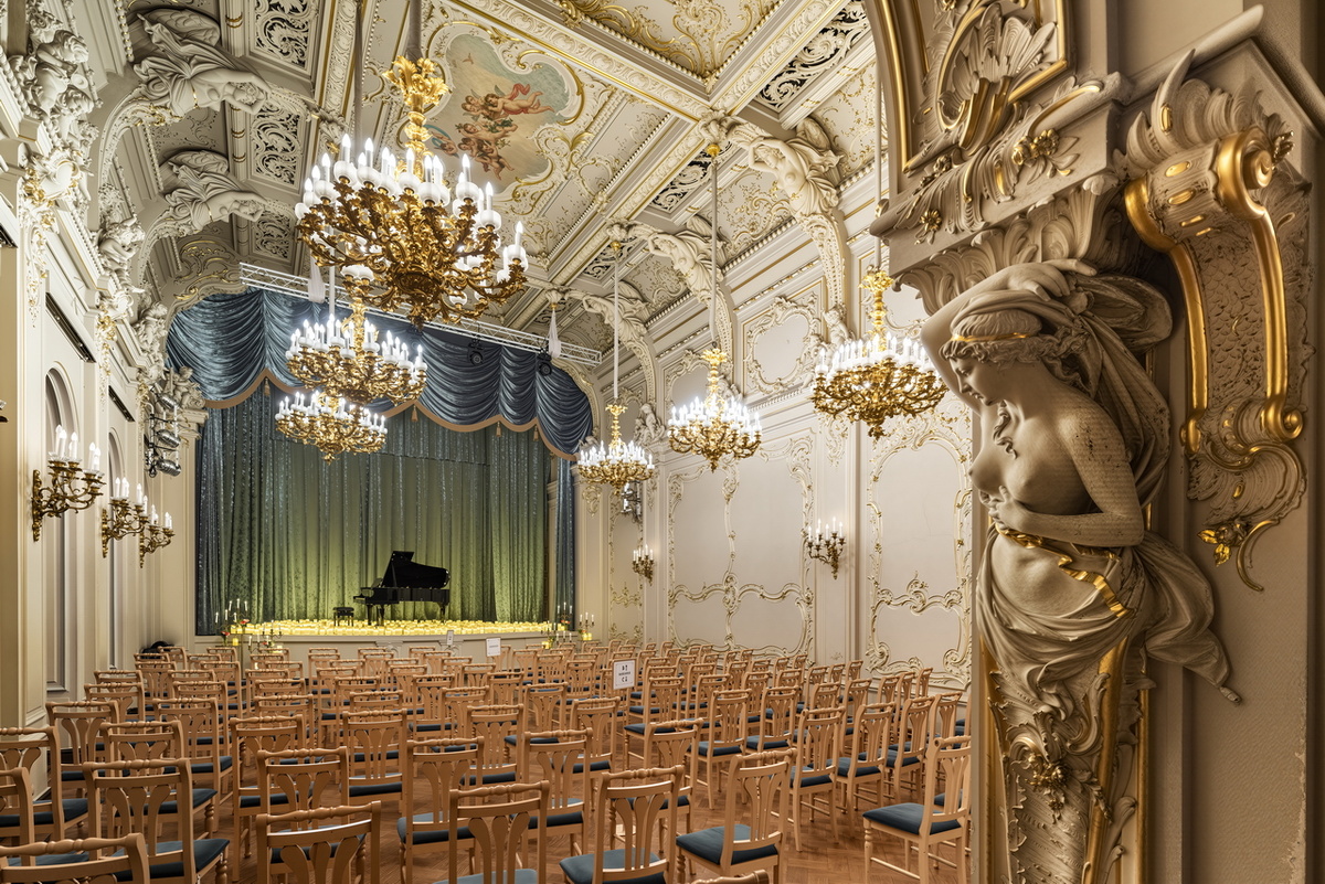 Владимирский дворец (Дом Учёрных). Белый (Танцевальный) зал. Фото Андрей Белимов-Гущин. 2022 год.