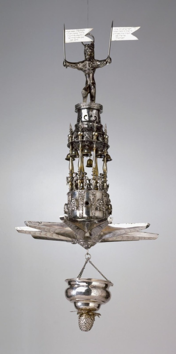 Johann Valentin Schüler, Judenstern, 1680–1720, silver, Frankfurt am Main (Germany), 56.5 × 37.5 cm (Jewish Museum). Источник: https://www.khanacademy.org