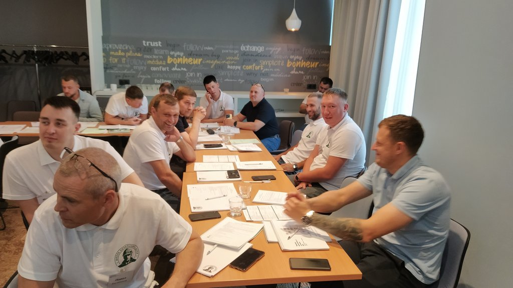 сотрудники Иркутской нефтяной компании на обучении